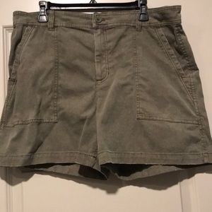 Eddie Bauer Women’s Marina Utility Shorts size 16